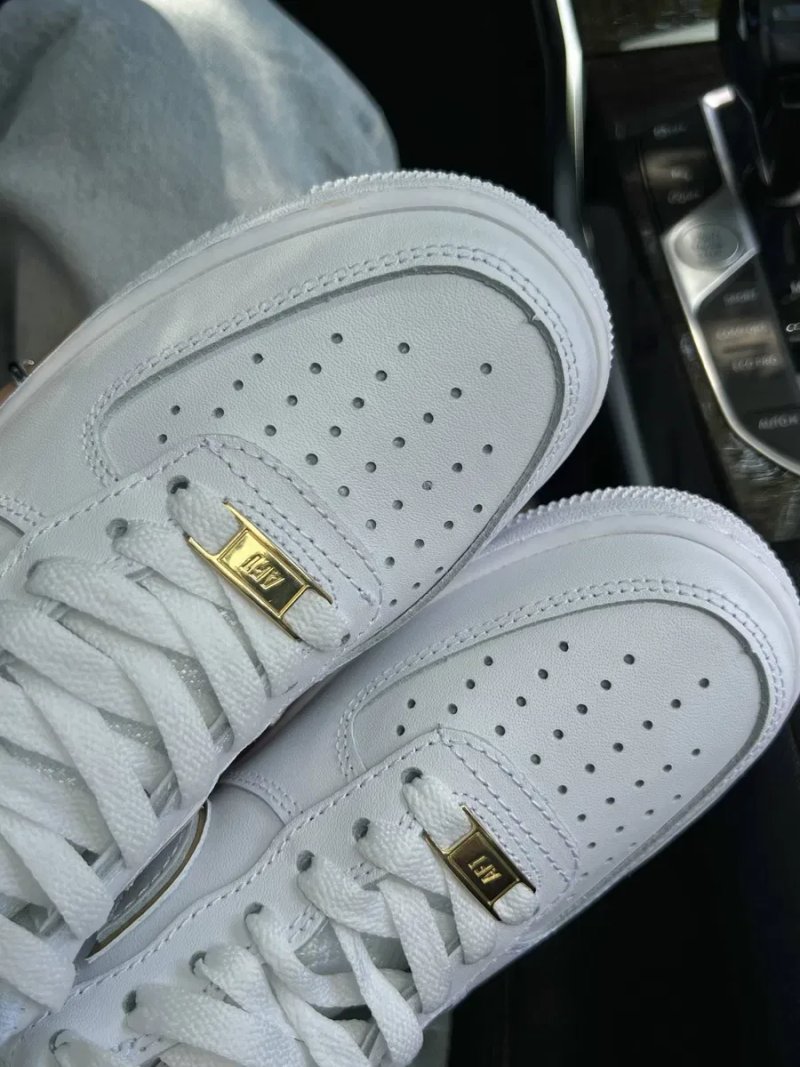 ТОП ПРОДАЖ! Nike Air Force 1 07 Essential White Gold 36 37 38 39 40 41 найк аір форс білі золоте лого — фото 3
