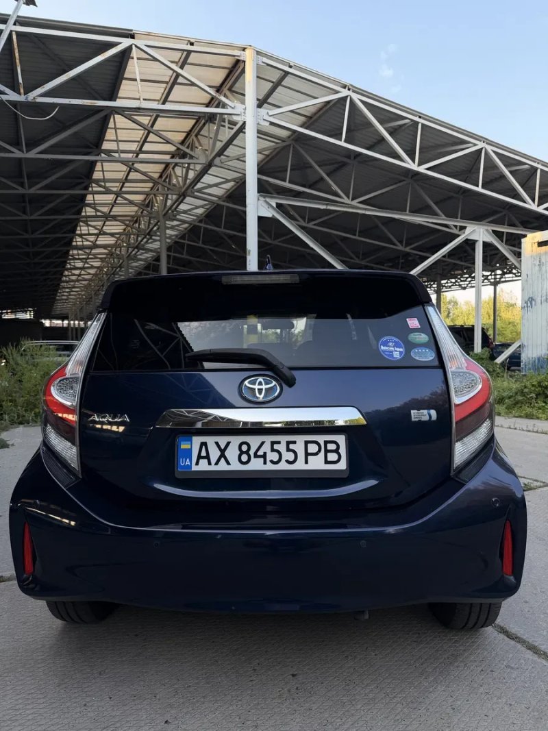 Toyota Aqua  Yaris  Prius C гібрид — фото 6