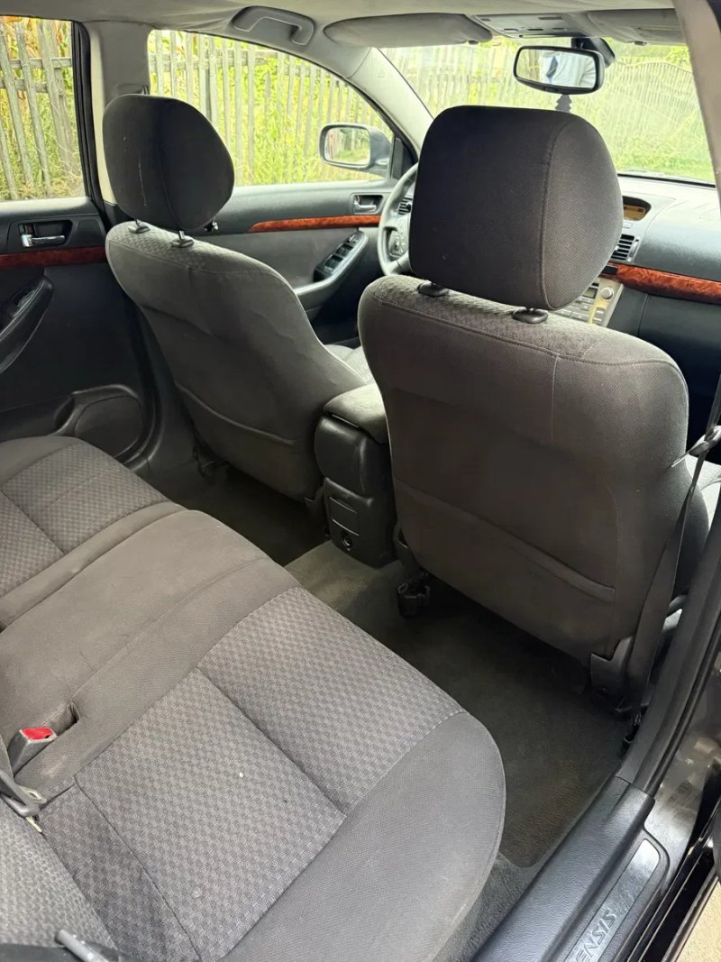 Toyota Avensis 2.0 D-4D — фото 8