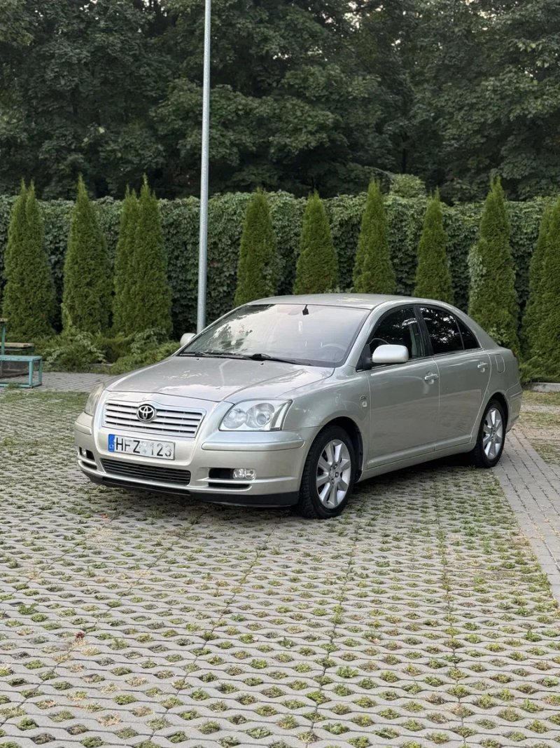 Toyota Avensis 2,0 дизель механіка в гарному стані — фото 2