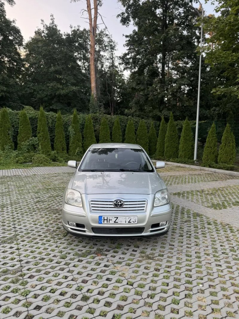 Toyota Avensis 2,0 дизель механіка в гарному стані — фото 3