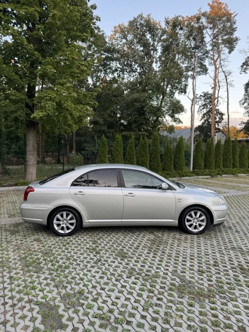 Toyota Avensis 2,0 дизель механіка в гарному стані — фото 5