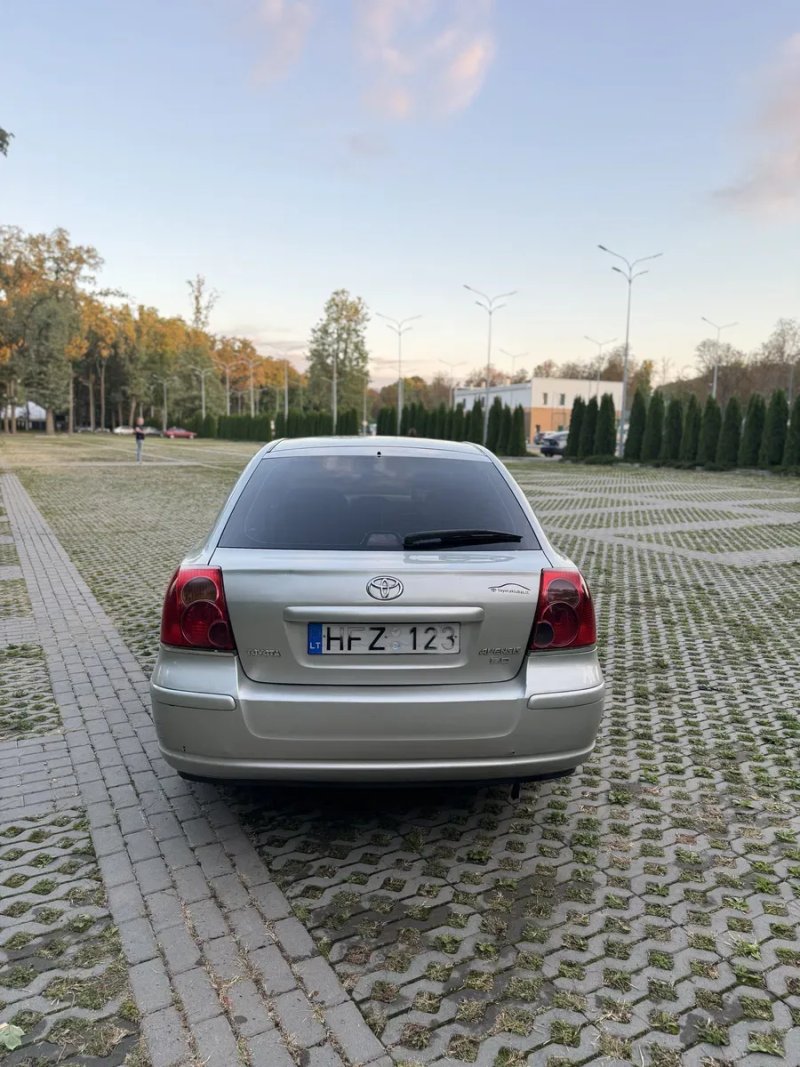 Toyota Avensis 2,0 дизель механіка в гарному стані — фото 7