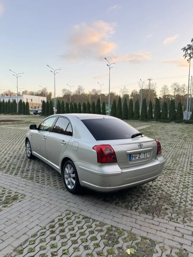 Toyota Avensis 2,0 дизель механіка в гарному стані — фото 8