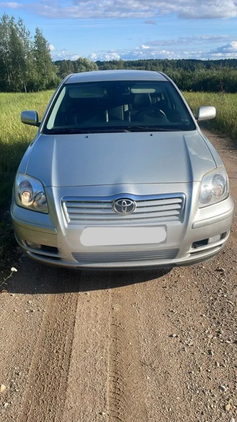 Toyota Avensis 2005 рік