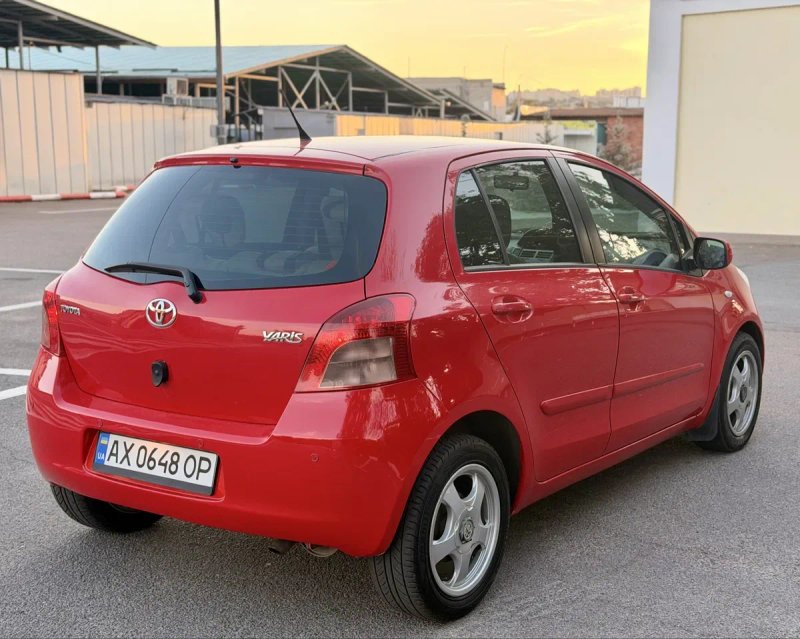 Toyota Yaris 1.3 AVTOMAT — фото 2