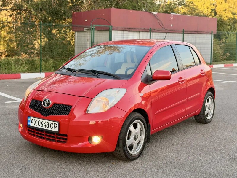 Toyota Yaris 1.3 AVTOMAT — фото 3