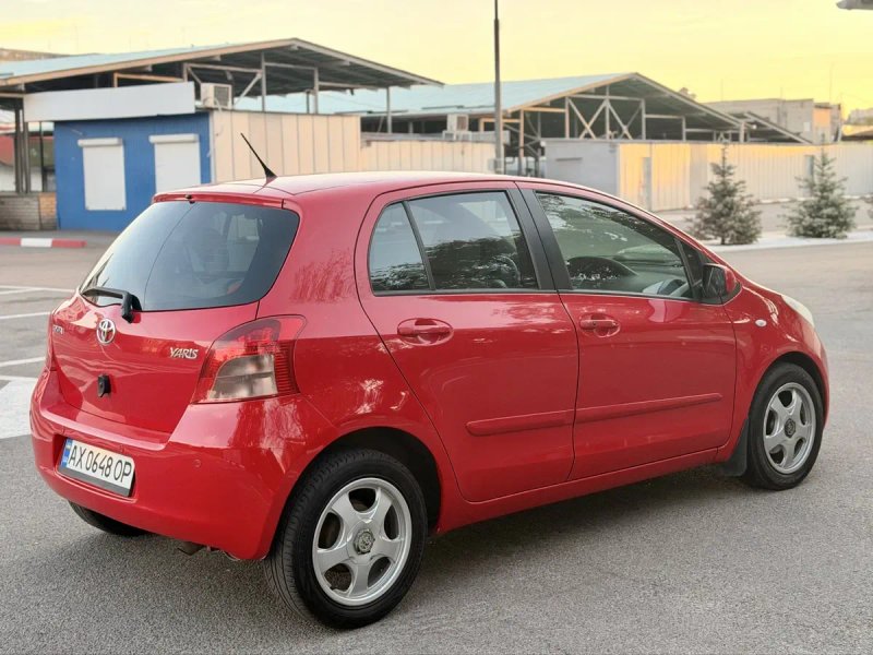 Toyota Yaris 1.3 AVTOMAT — фото 4