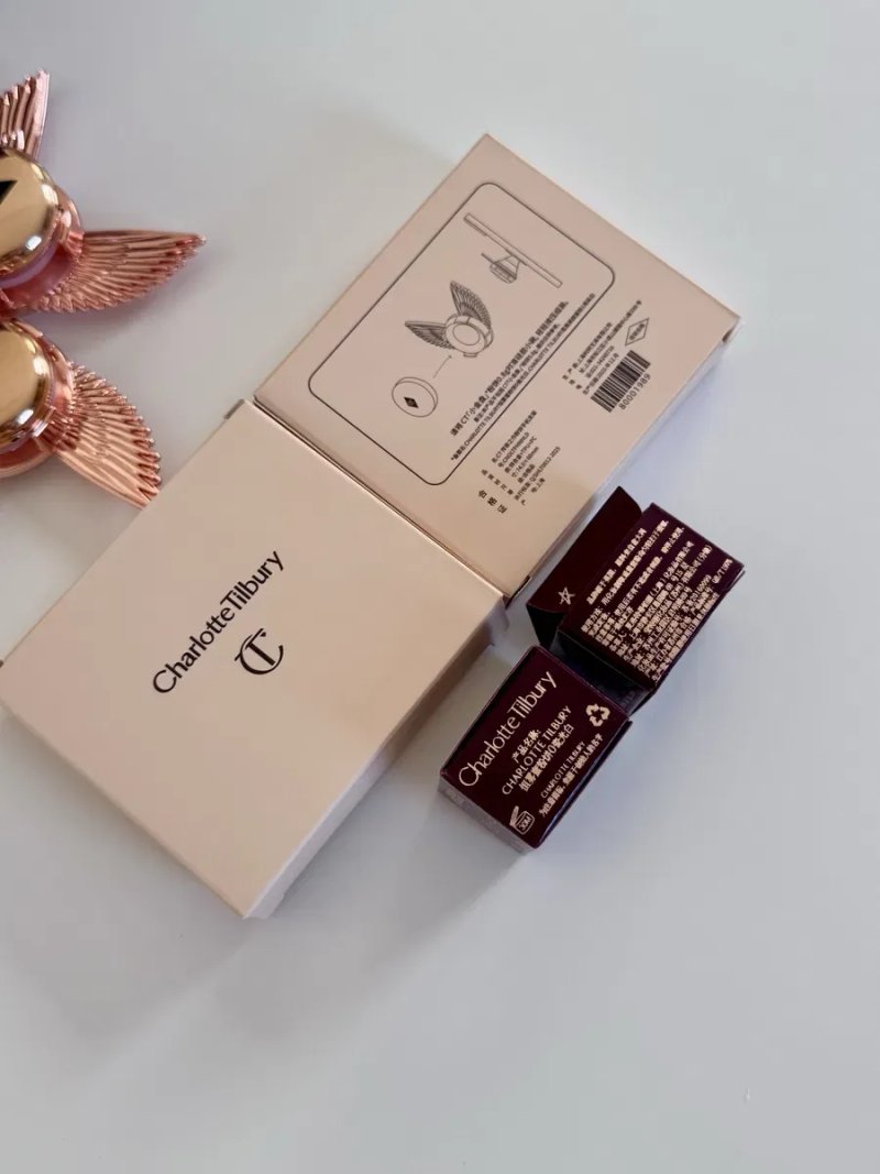Тримач для телефону Charlotte Tilbury з пудрою — фото 6
