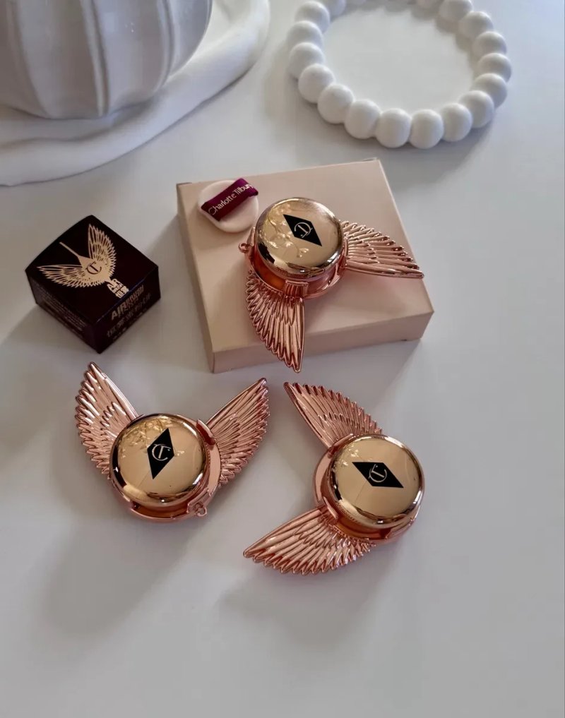 Тримач для телефону Charlotte Tilbury з пудрою — фото 7