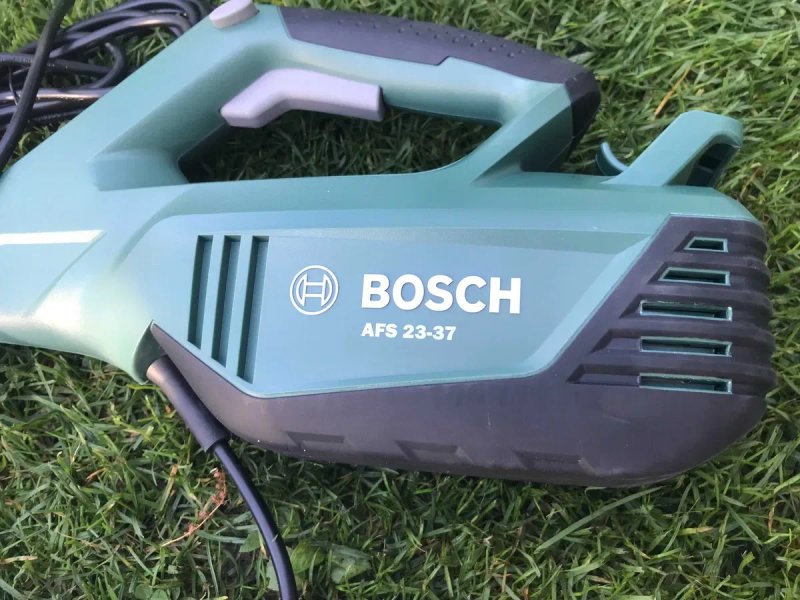 Тример електричний Bosch AFS 23-37 /1000 Вт./ 1,3 к.с/ ширина різання 23-37 см//з ножем, волосінню та ременем — фото 3