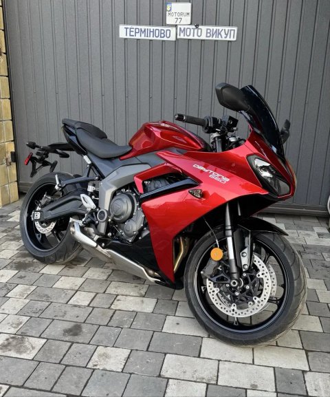 Triumph Daytona 660 доставка обмін
