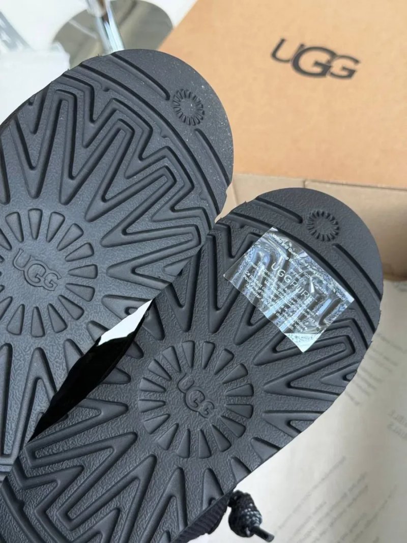 Ugg Lowmel Black жіночі уггі ловмел чорні на овчині теплі зимові черевики ugg — фото 6