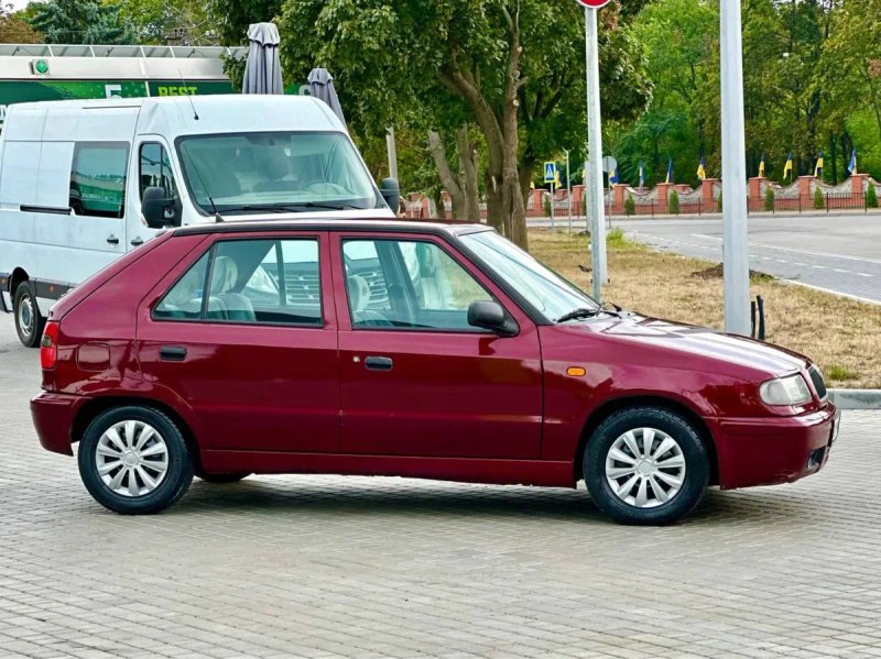в дуже гарно стані Легендарна SKODA Felicia 1.3 бензин — фото 8