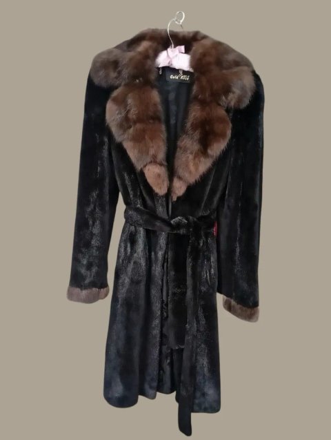 В груди 104см. Норковая шуба с соболем. Mink . Натуральная шуба