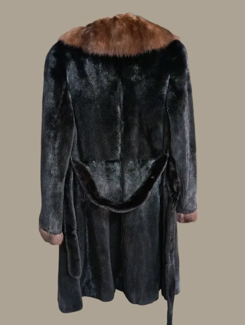 В груди 104см. Норковая шуба с соболем. Mink . Натуральная шуба — фото 3