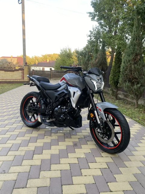 В продажі Lifan SR220