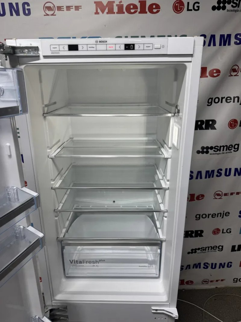 Вбудований холодильник Bosch Nofrost (монтується в меблі) — фото 5
