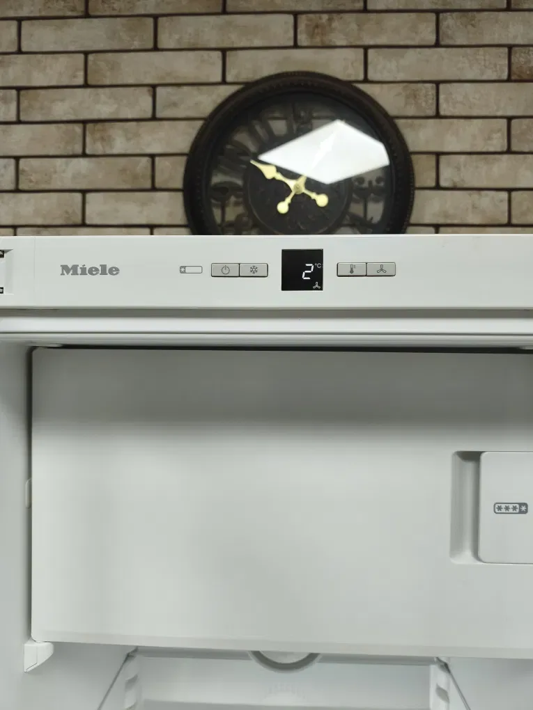 Вбудований однокамерний холодильник Miele Німеччина — фото 5