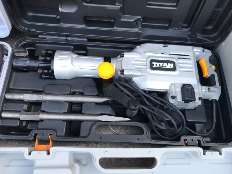 Відбійник, відбійний молоток TITAN TTB811DRH з Англії — фото 2