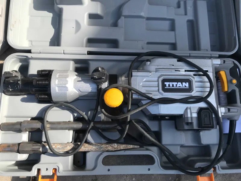 Відбійник, відбійний молоток TITAN TTB811DRH з Англії — фото 3