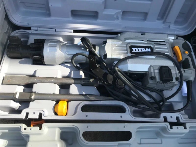 Відбійник, відбійний молоток TITAN TTB811DRH з Англії — фото 4