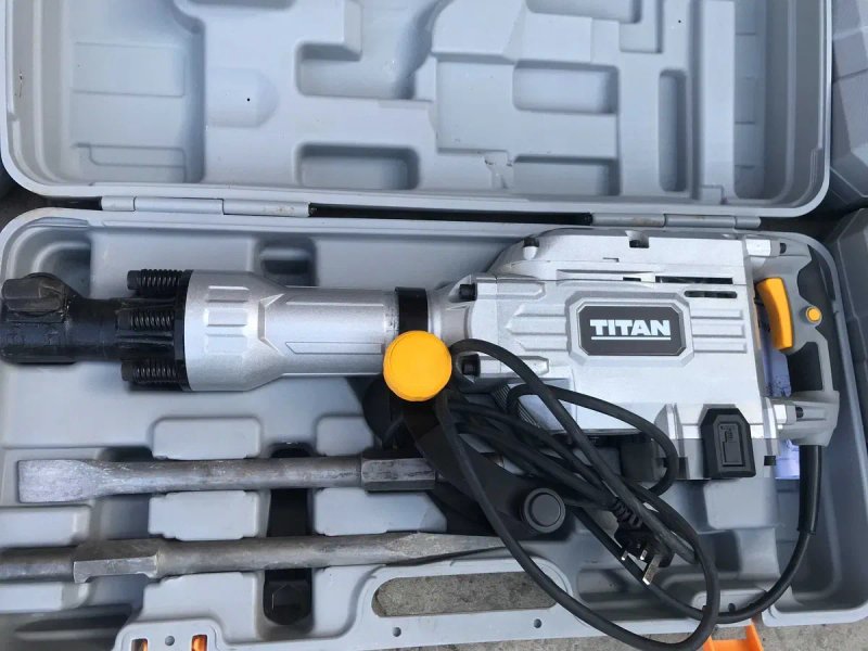Відбійник, відбійний молоток TITAN TTB811DRH з Англії — фото 5
