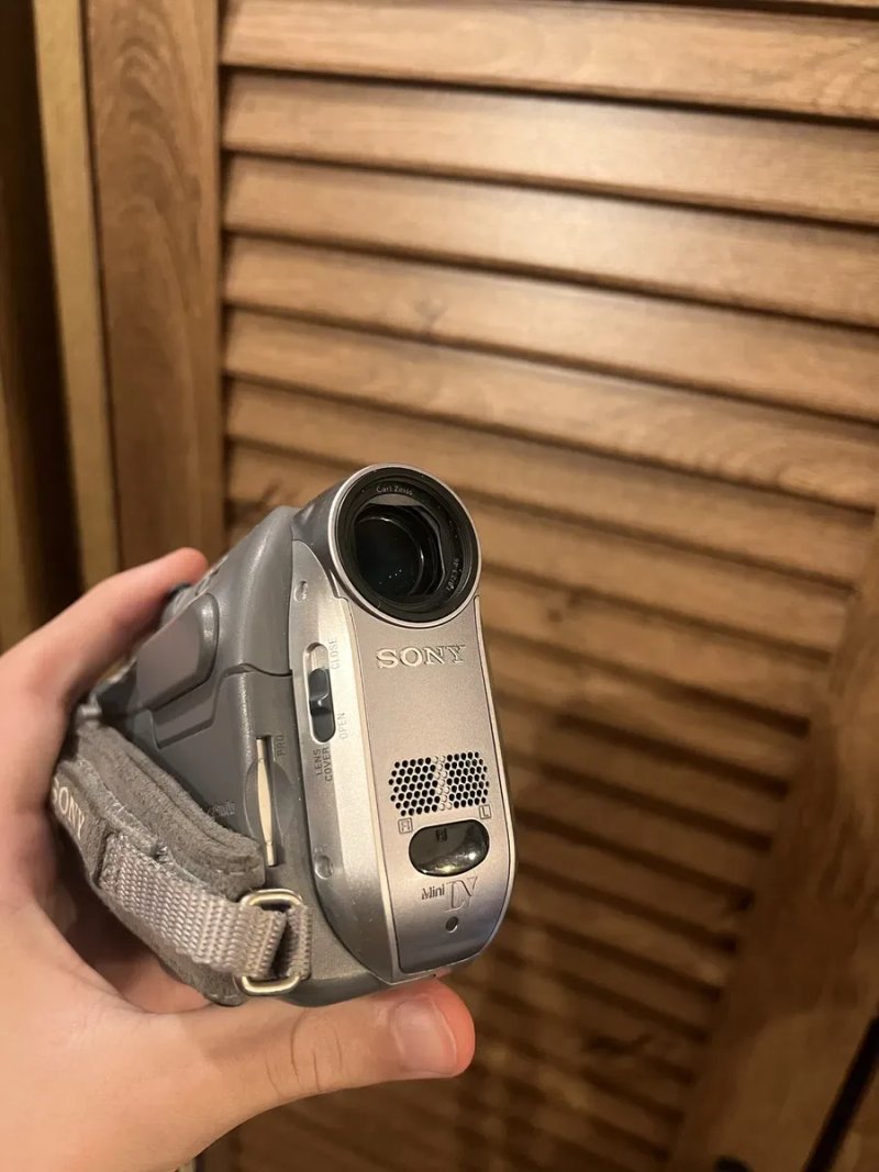 Відеокамера Sony Handycam DCR-HC32E MiniDV / топовий комплект з док-станцією — фото 2