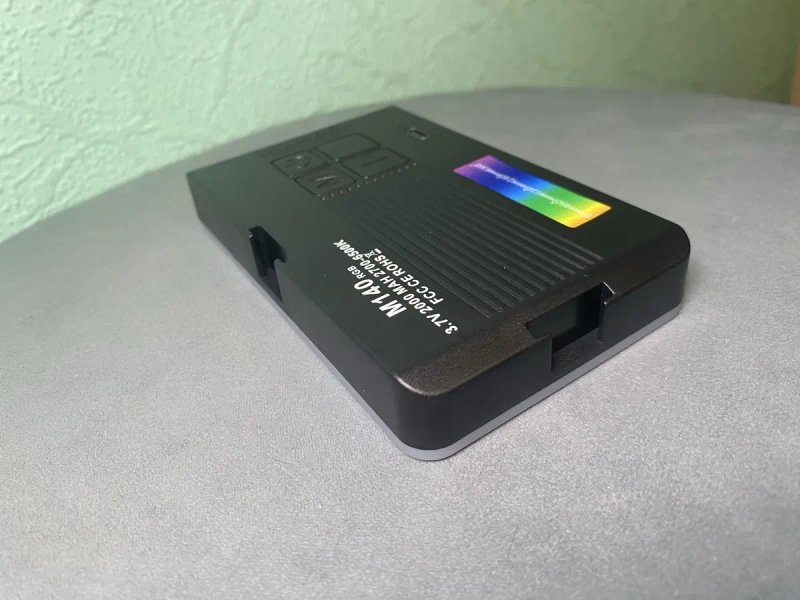 Видеосвет M140 RGB Pocket Fill Light (2000 mAh, 2700–6500K) — фото 5