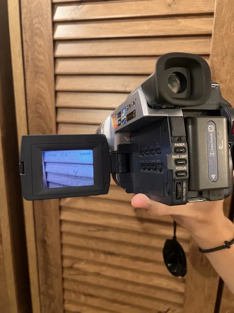 Вінтажна відеокамера Sony Digital8 DCR-TRV140e + оригінальна сумка Handycam (Комплект) — фото 3