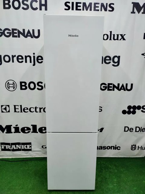 Високий двокамерний з холодильник Miele KFN 29032 D ws A+++