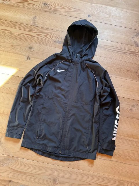 Вітровка від бренду Nike