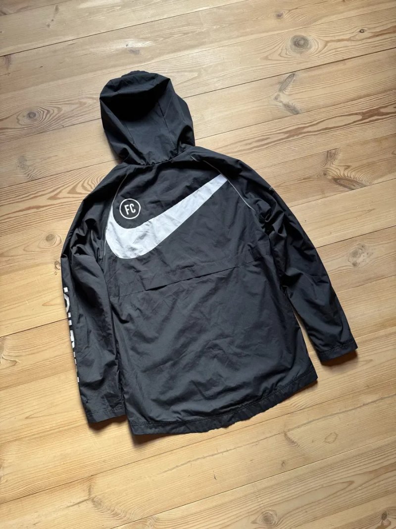 Вітровка від бренду Nike — фото 2