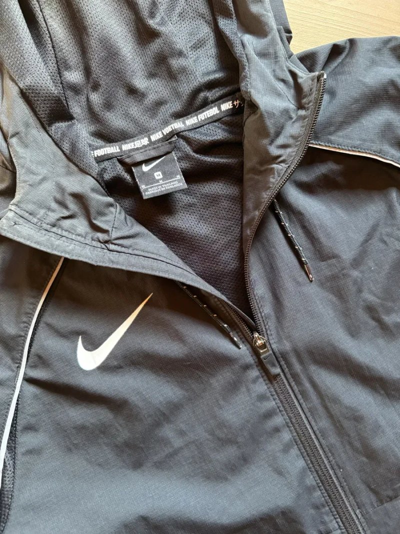 Вітровка від бренду Nike — фото 5