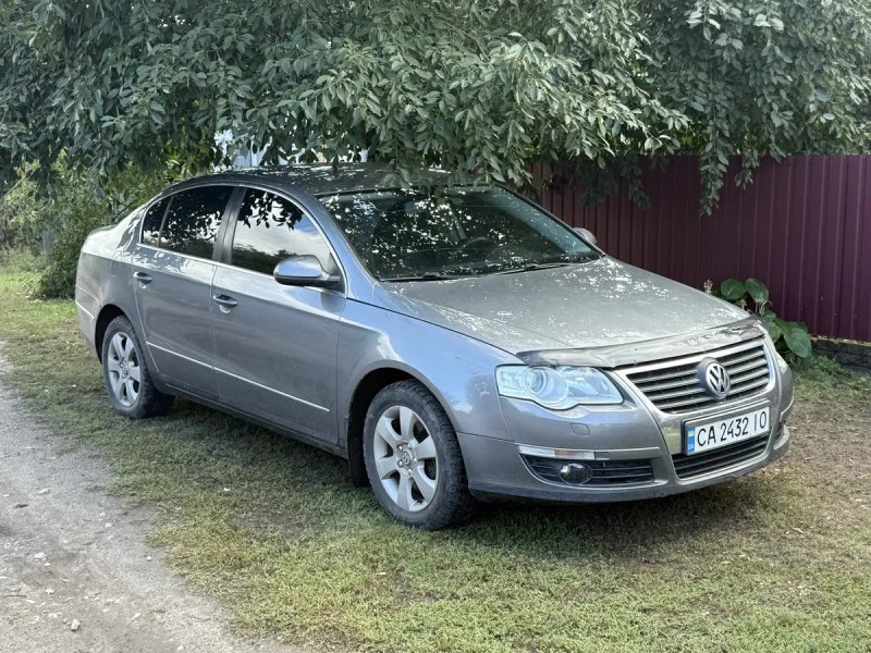 Volkswagen Passat 2.0 Бензин Повний привід — фото 2