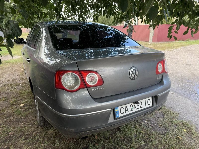 Volkswagen Passat 2.0 Бензин Повний привід — фото 6