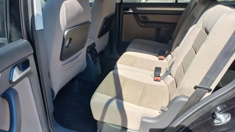 Volkswagen Touran 2008 гв. Бензин-механика — фото 3