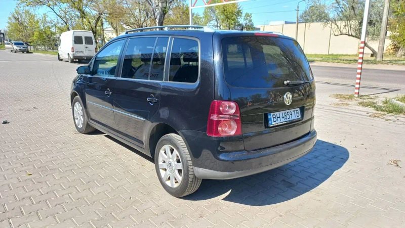 Volkswagen Touran 2008 гв. Бензин-механика — фото 6