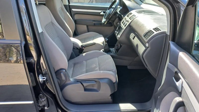 Volkswagen Touran 2008 гв. Бензин-механика — фото 8
