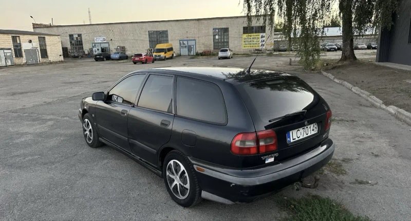 Вольво V40 Универсал 1.6 Газ Бензин  Недорого Бляха Нерастаможена Возможен  Обмен — фото 3