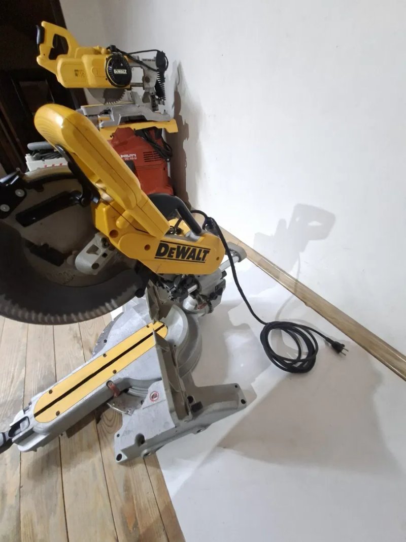 Вживана Dewalt DW 718  305мм торцювальна пила Деволт оригінал — фото 6