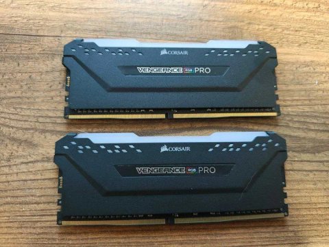 Вживане/ГАРАНТІЯ | Оперативна пам'ять DDR4 32GB (2x16GB) 3200/CL16 Corsair Vengeance PRO RGB (CMT32GX4M2E3200C16)