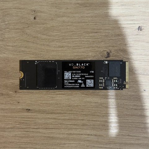 WD_BLACK SN770 1TB (WDS100T3X0E) — PCIe Gen4 NVMe