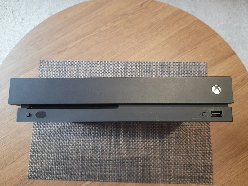 Xbox One X 500gb + геймпад — фото 5