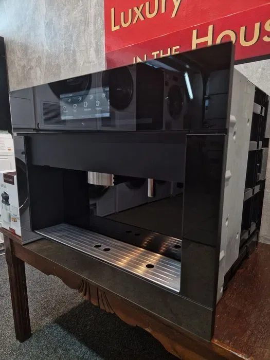 Як нова преміальна кавова машина Miele CVA6805 чорний  2018 CVA6800 — фото 2