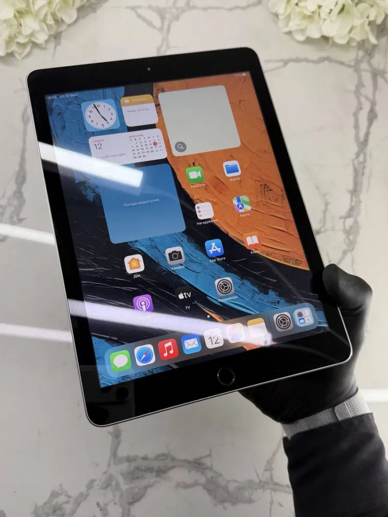 Як Новенький! iPad 6 128GB Wi-Fi Space Gray (Магазин Гарантія) — фото 2