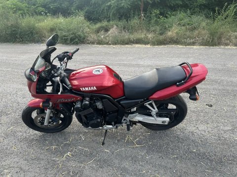 Yamaha FZS 600 гарний стан