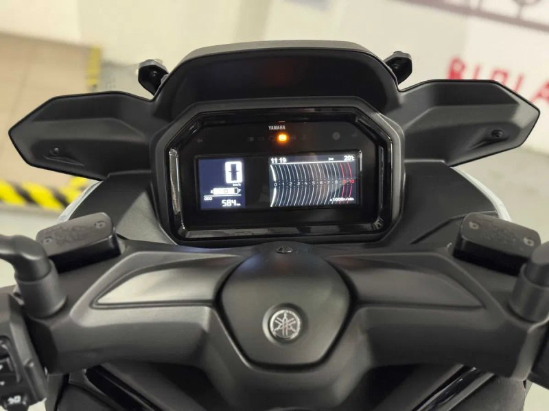 Yamaha X-Max Tech MAX 2025 — фото 7