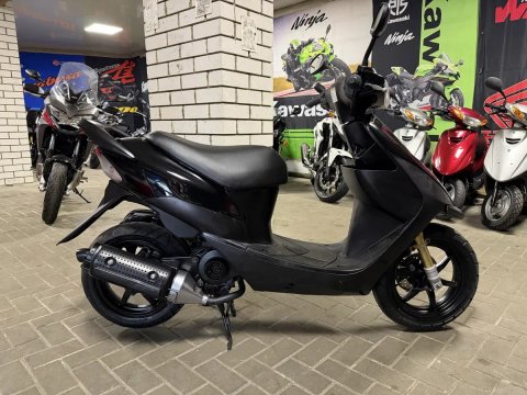 Японский скутер Suzuki ZZ