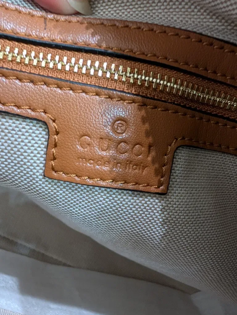 Замшева сумка Gucci з тисненням монограммой GG Довжина 40 см — фото 5